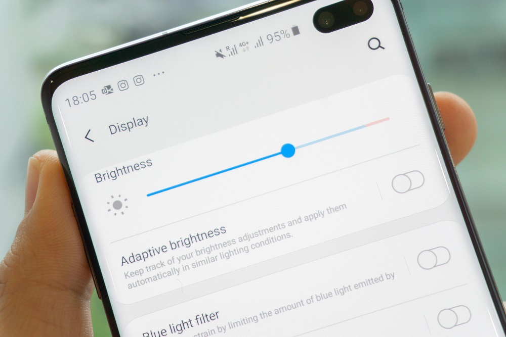 high phone brightness kills battery