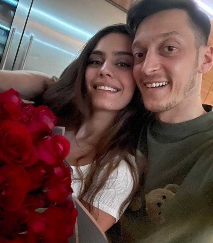 Mesut Ozil And Amire Gulse